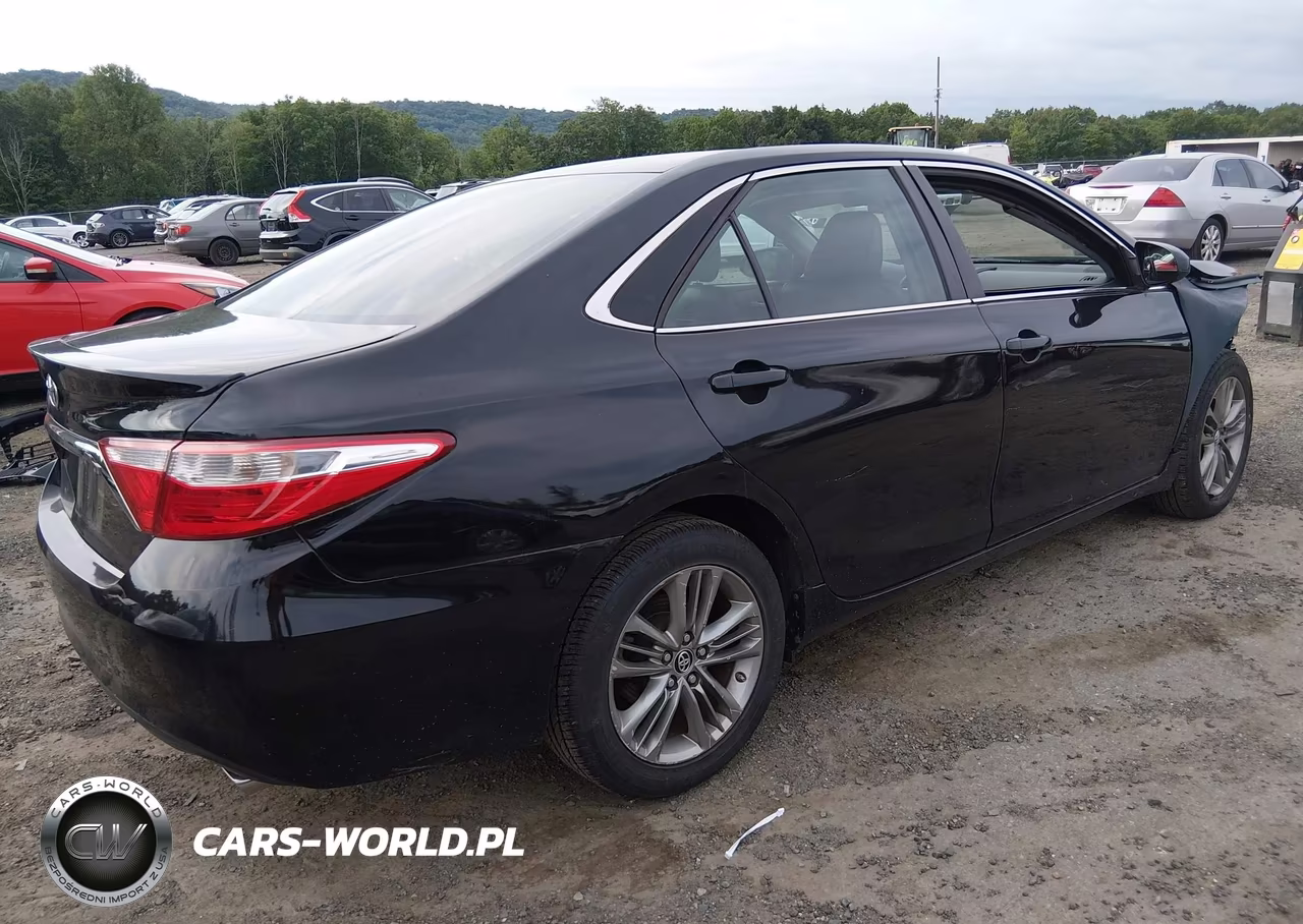 2015 Toyota Camry Se VIN:4T1BF1FK3FU042651 - 4