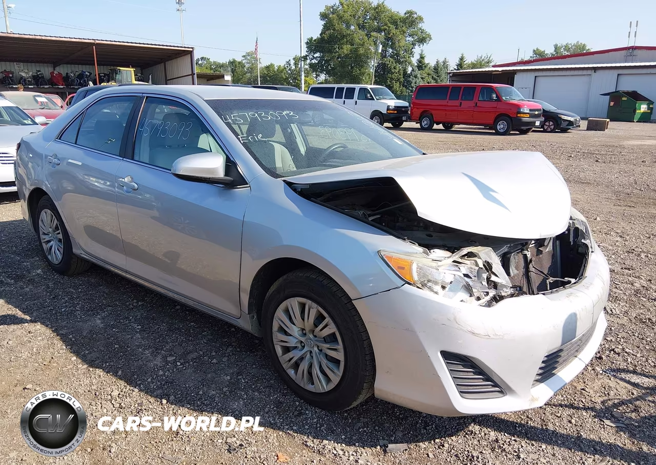 2014 Toyota Camry Le – zdjęcie 1 z 16