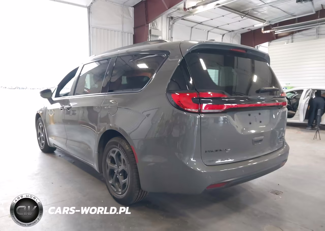 2021 Chrysler Pacifica Hybrid Touring L VIN:2C4RC1L72MR536344 - 3