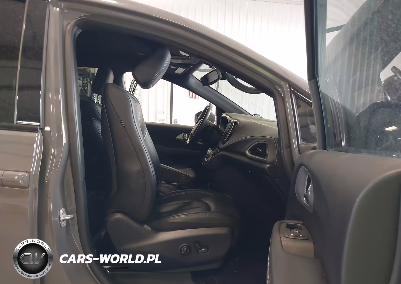 2021 Chrysler Pacifica Hybrid Touring L VIN:2C4RC1L72MR536344 - 5