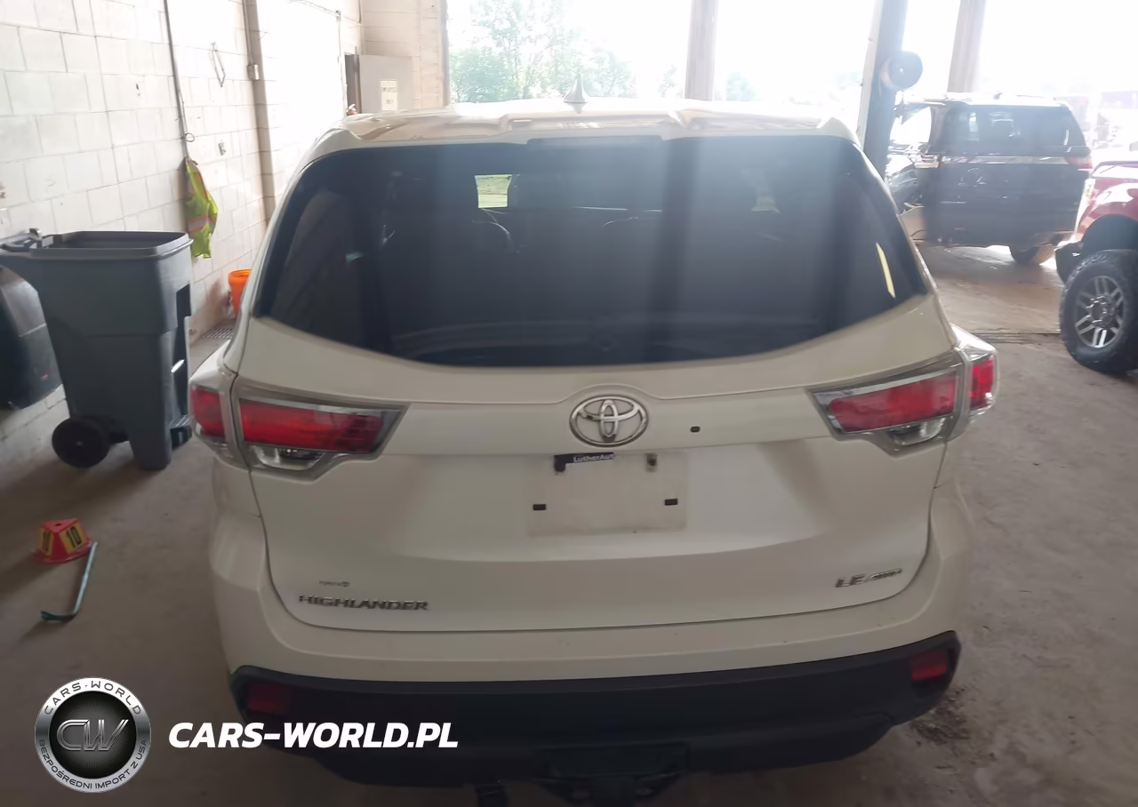 2015 Toyota Highlander Le Plus V6 VIN:5TDBKRFH9FS204368 - 16