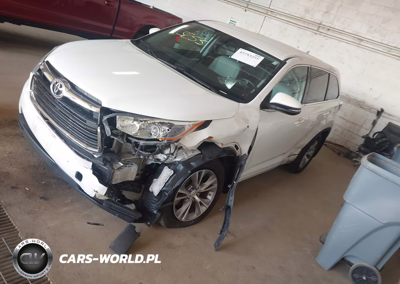 2015 Toyota Highlander Le Plus V6 VIN:5TDBKRFH9FS204368 - 2