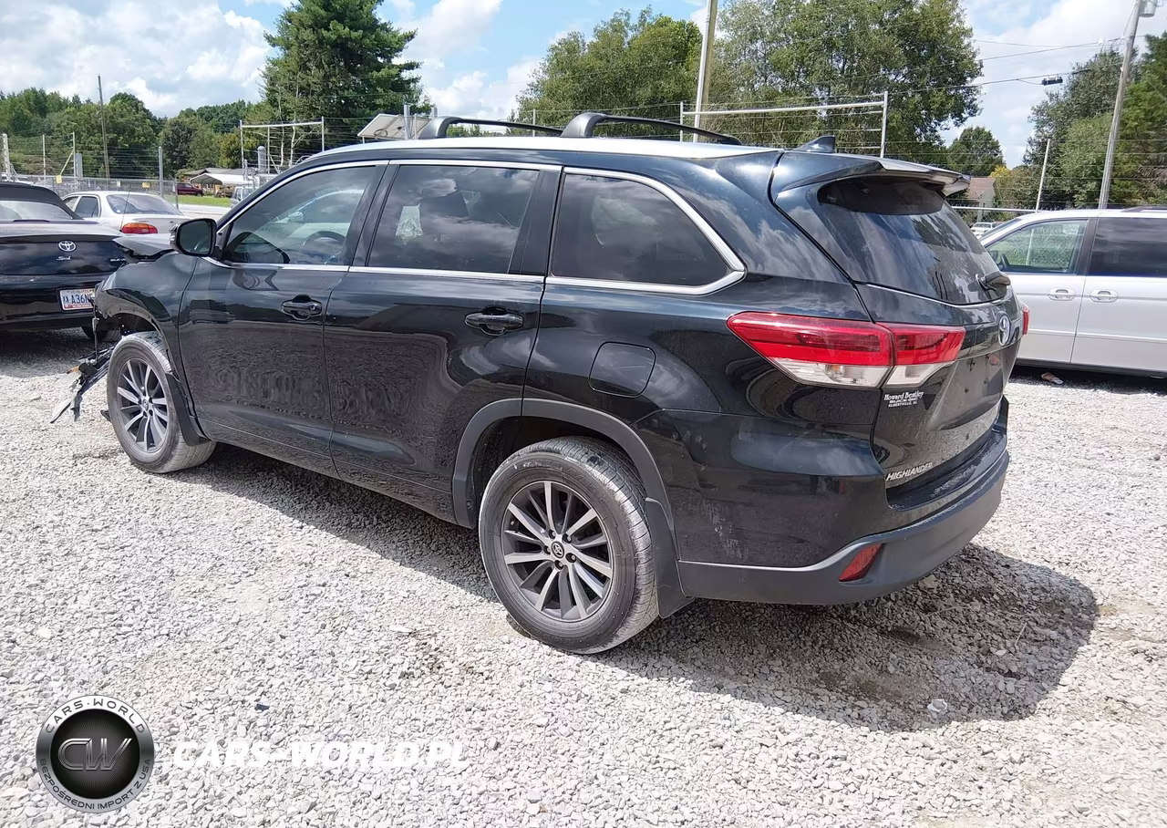 2017 Toyota Highlander Xle VIN:5TDJZRFH0HS458402 - 3