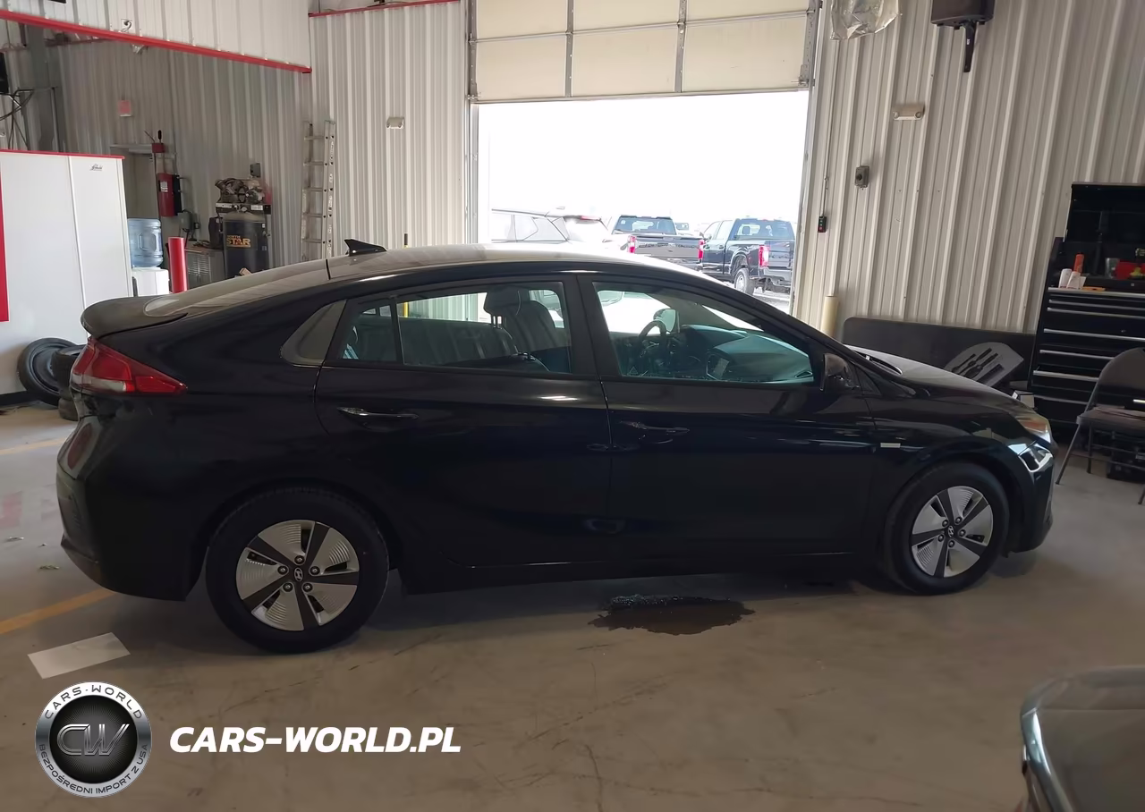 2018 Hyundai Ioniq Hybrid Blue VIN:KMHC65LC5JU075944 - 18