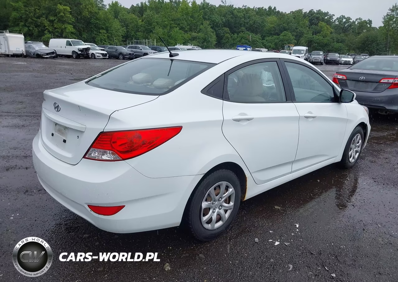 2013 Hyundai Accent Gls VIN:KMHCT4AEXDU561550 - 4