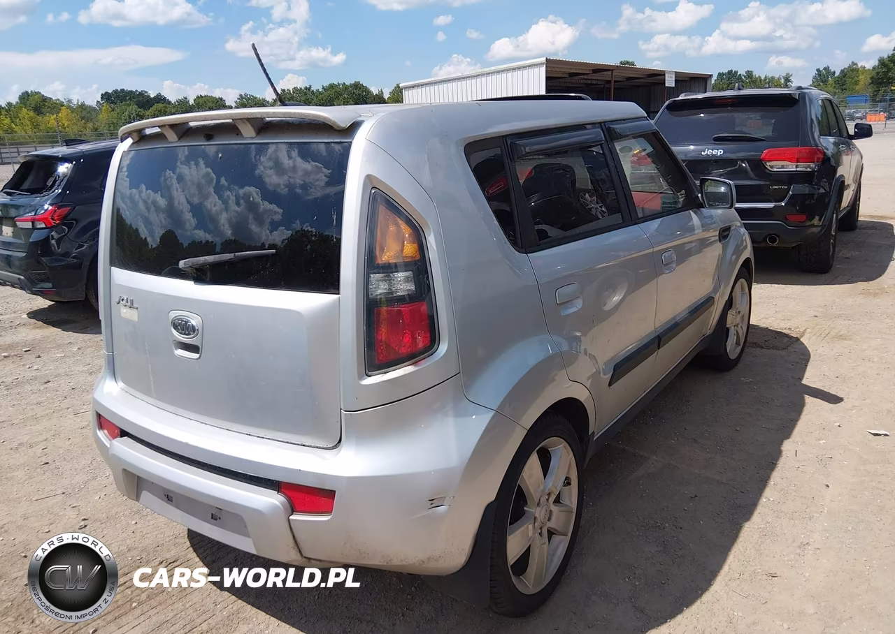 2010 Kia Soul Sport VIN:KNDJT2A29A7035670 - 4