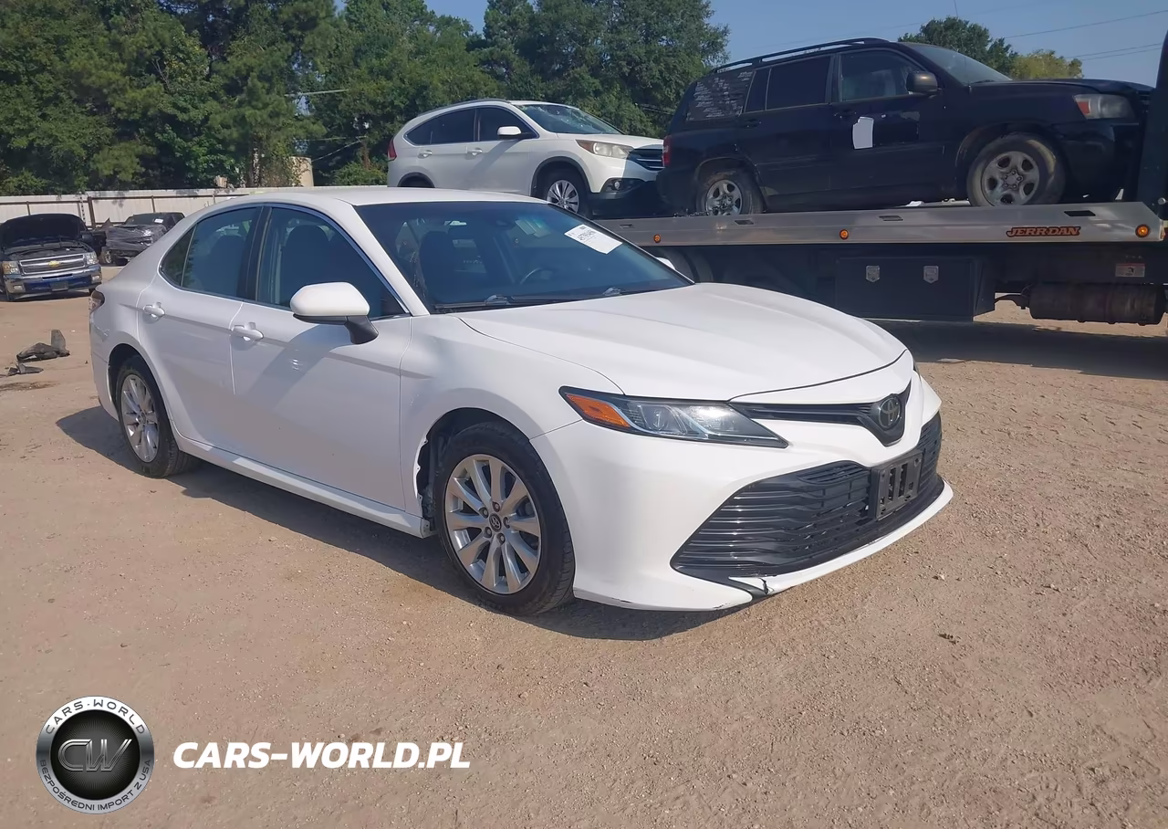 2018 Toyota Camry Le VIN:4T1B11HK1JU011919 - 1