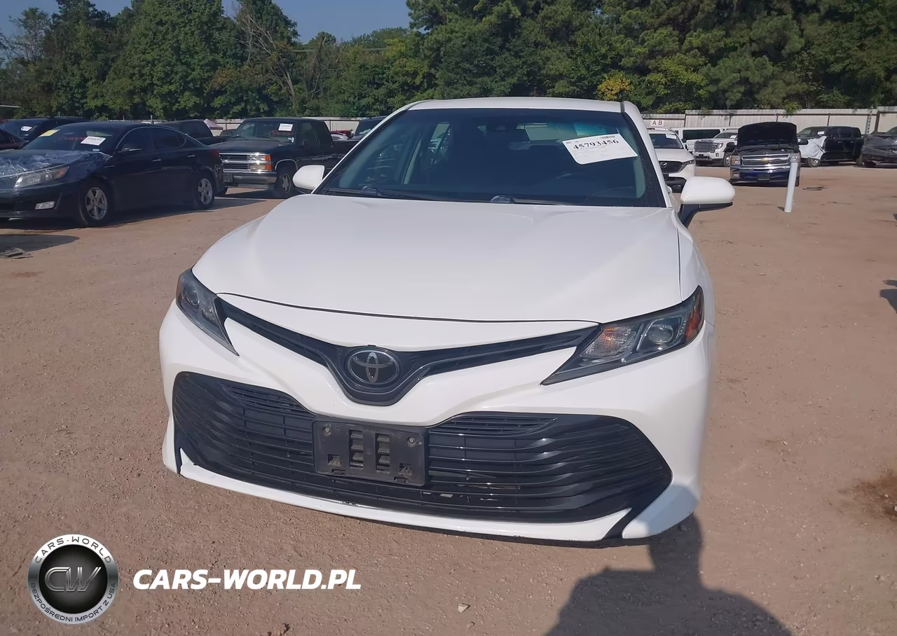2018 Toyota Camry Le VIN:4T1B11HK1JU011919 - 13