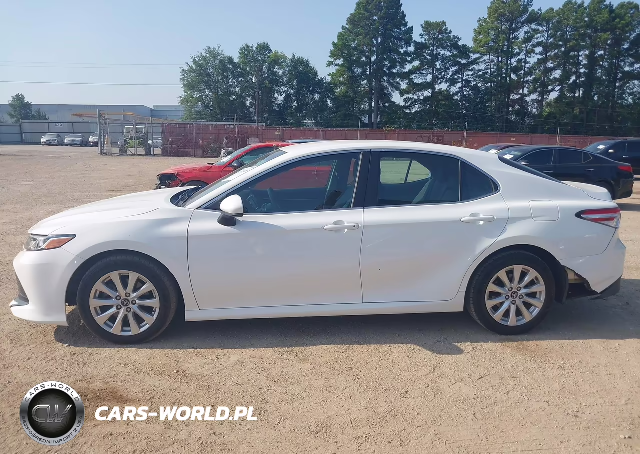 2018 Toyota Camry Le VIN:4T1B11HK1JU011919 - 15