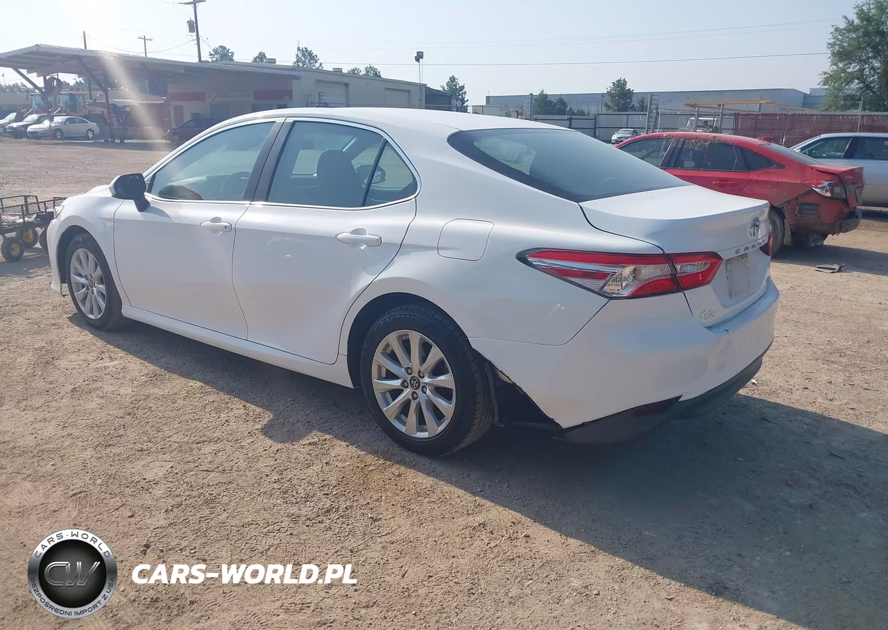 2018 Toyota Camry Le VIN:4T1B11HK1JU011919 - 3