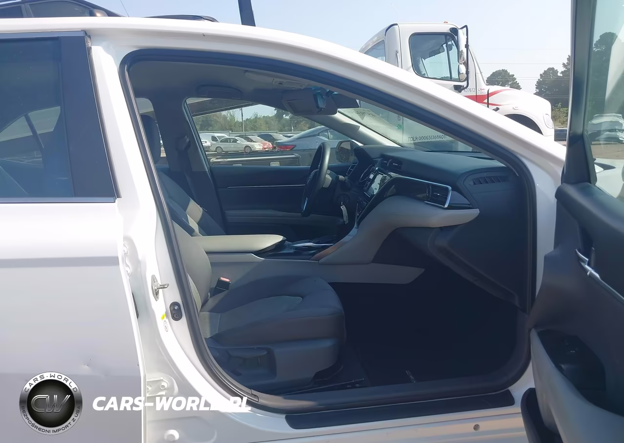 2018 Toyota Camry Le VIN:4T1B11HK1JU011919 - 5