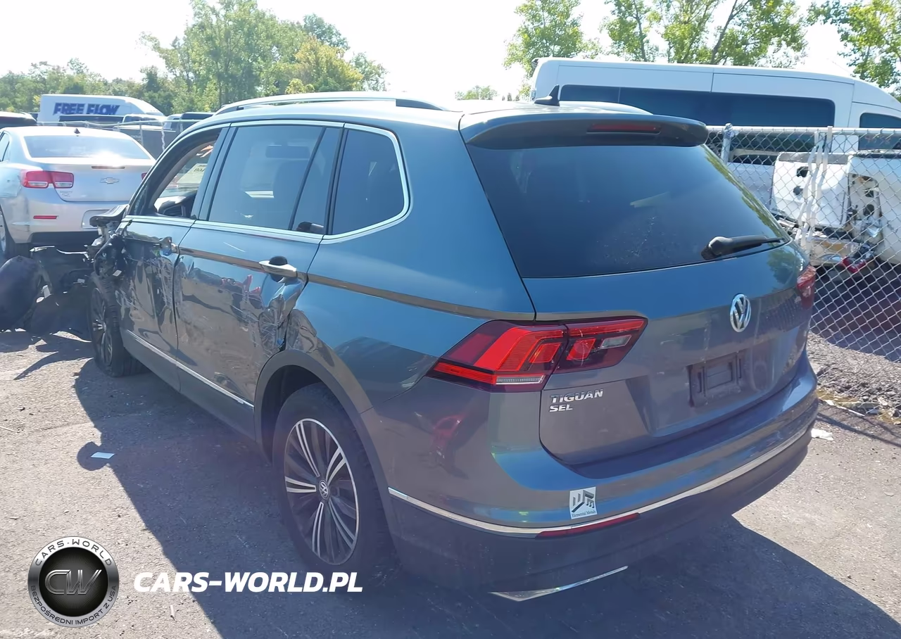2018 Volkswagen Tiguan VIN:3VV2B7AX4JM120164 - 3