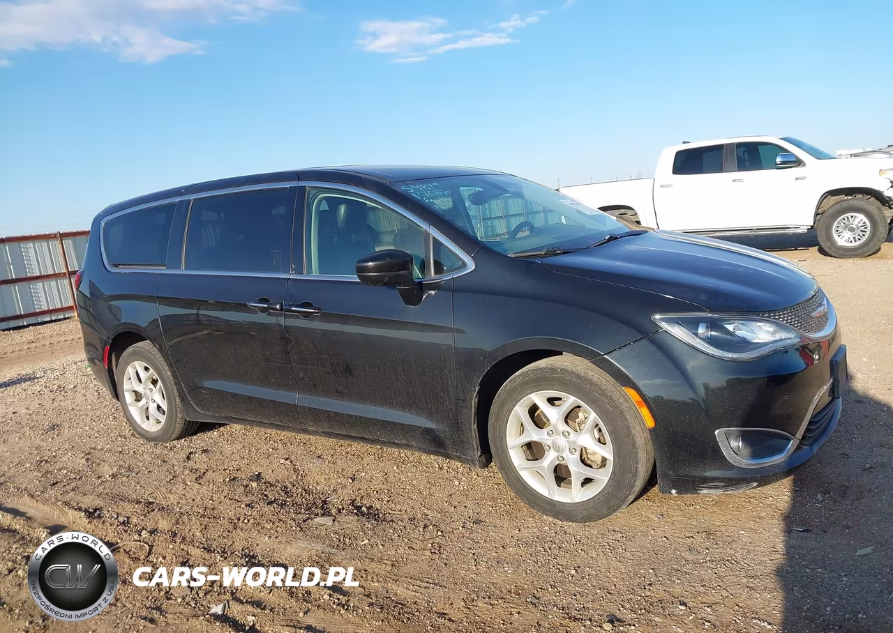 2017 Chrysler Pacifica Touring Plus VIN:2C4RC1BG7HR851082 - 13
