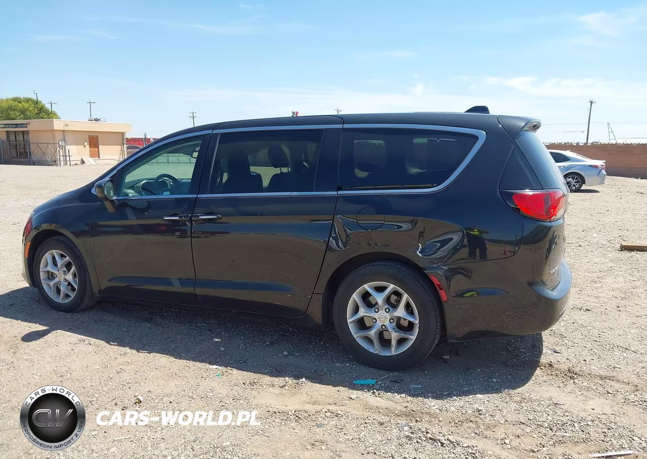 2017 Chrysler Pacifica Touring Plus VIN:2C4RC1BG7HR851082 - 14