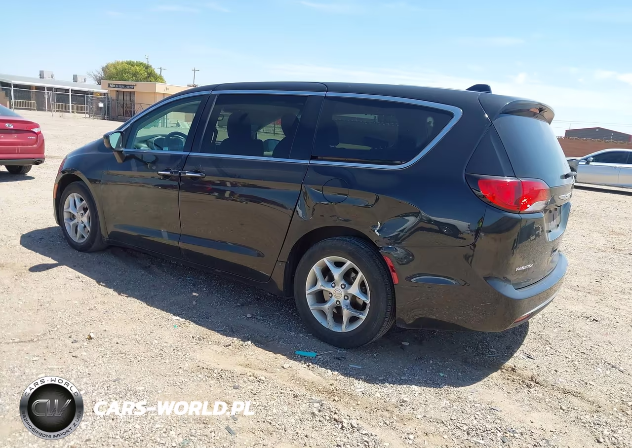 2017 Chrysler Pacifica Touring Plus VIN:2C4RC1BG7HR851082 - 3