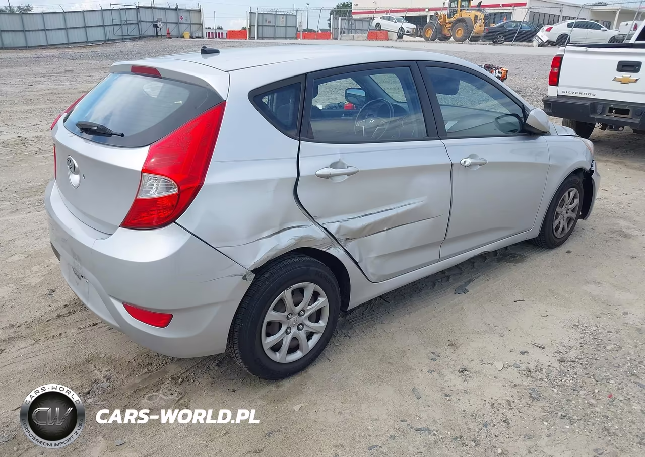 2013 Hyundai Accent Gs VIN:KMHCT5AE9DU137976 - 4