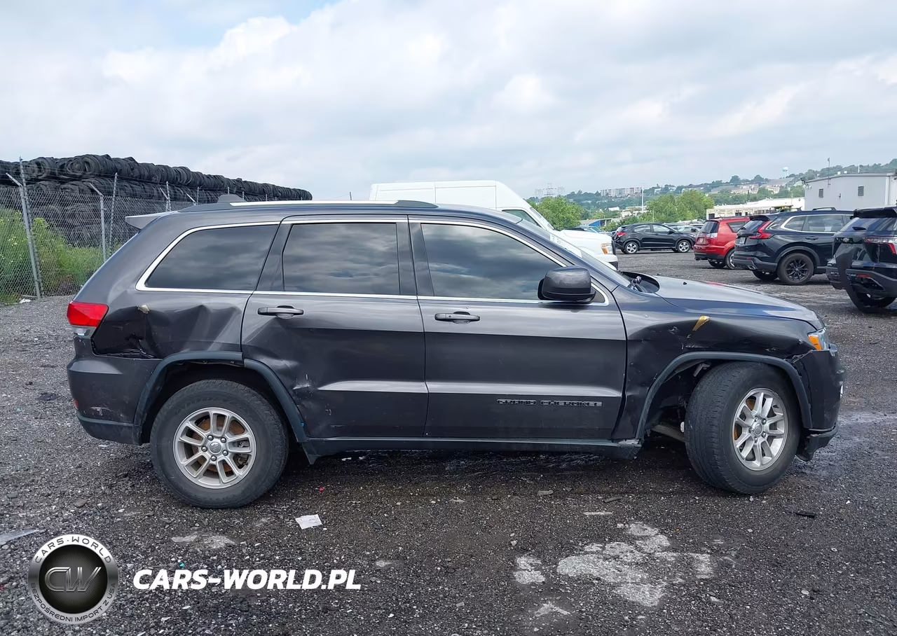 2018 Jeep Grand Cherokee Laredo E 4X4 VIN:1C4RJFAG9JC506946 - 13