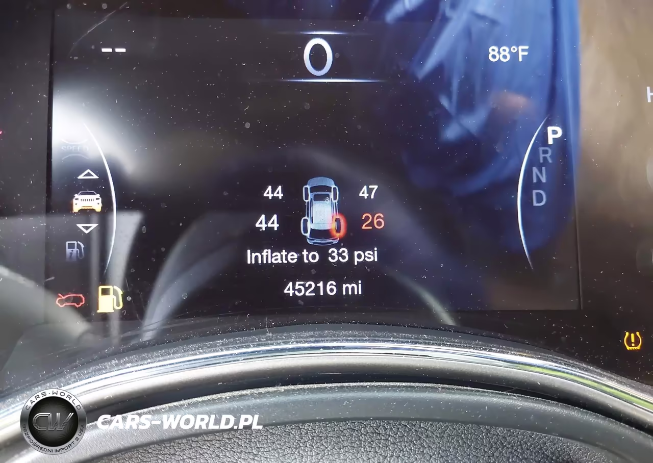 2018 Jeep Grand Cherokee Laredo E 4X4 VIN:1C4RJFAG9JC506946 - 15