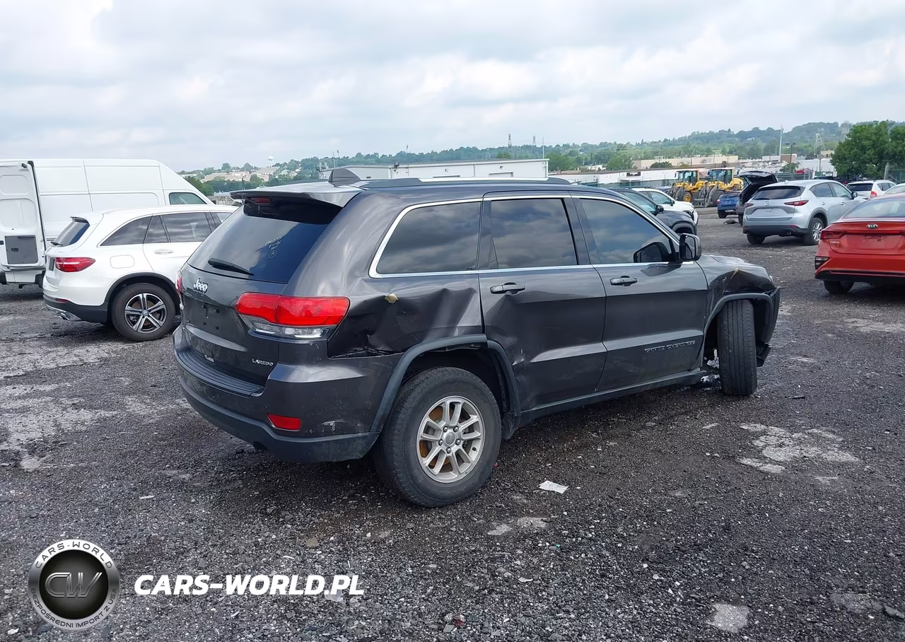 2018 Jeep Grand Cherokee Laredo E 4X4 VIN:1C4RJFAG9JC506946 - 4