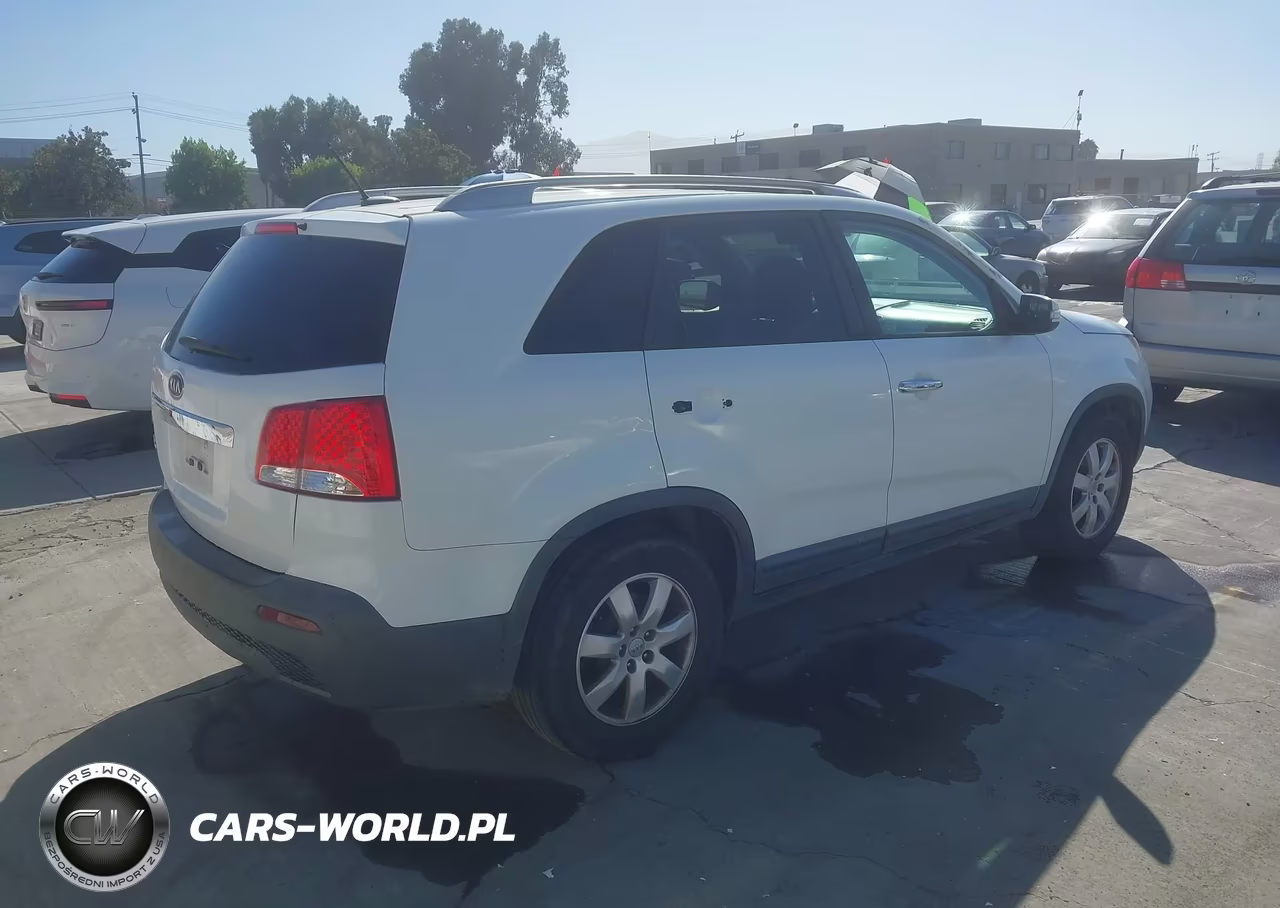 2013 Kia Sorento Lx V6 VIN:5XYKT4A20DG349280 - 4