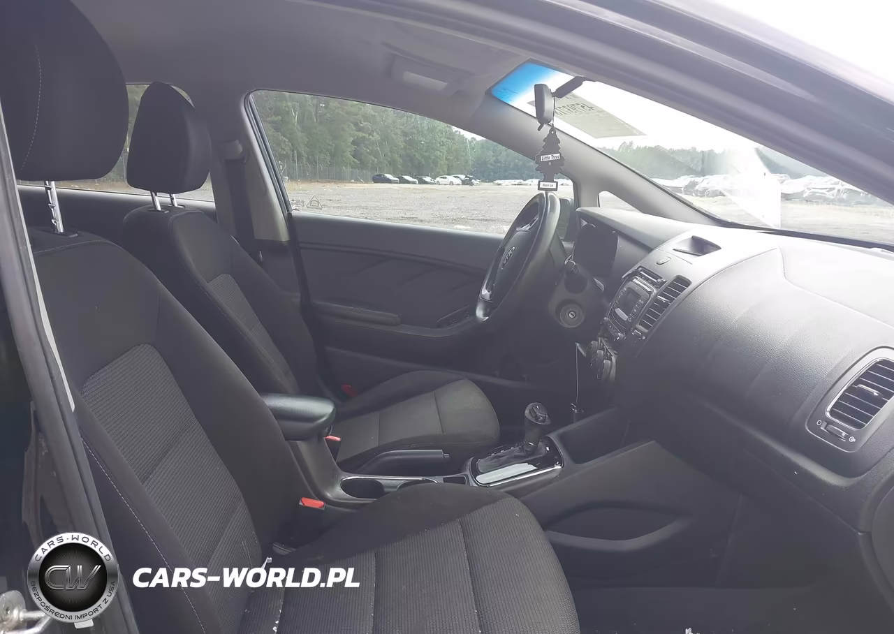 2017 Kia Forte Lx VIN:3KPFK4A7XHE127056 - 5