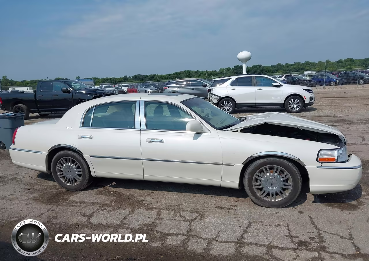 2006 Lincoln Town Car Signature Limited VIN:1LNHM82V76Y631364 - 13
