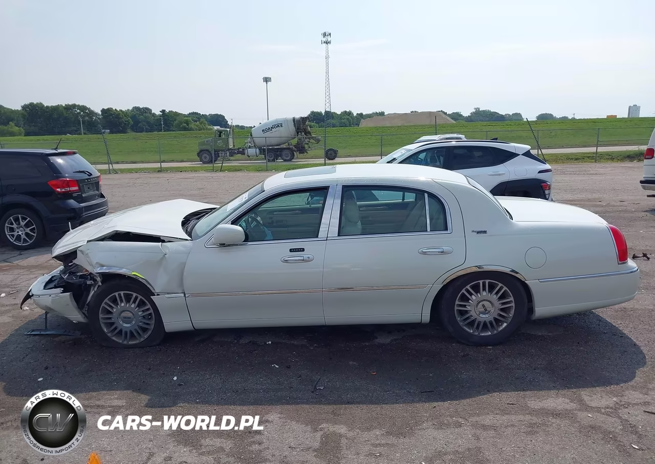 2006 Lincoln Town Car Signature Limited VIN:1LNHM82V76Y631364 - 14