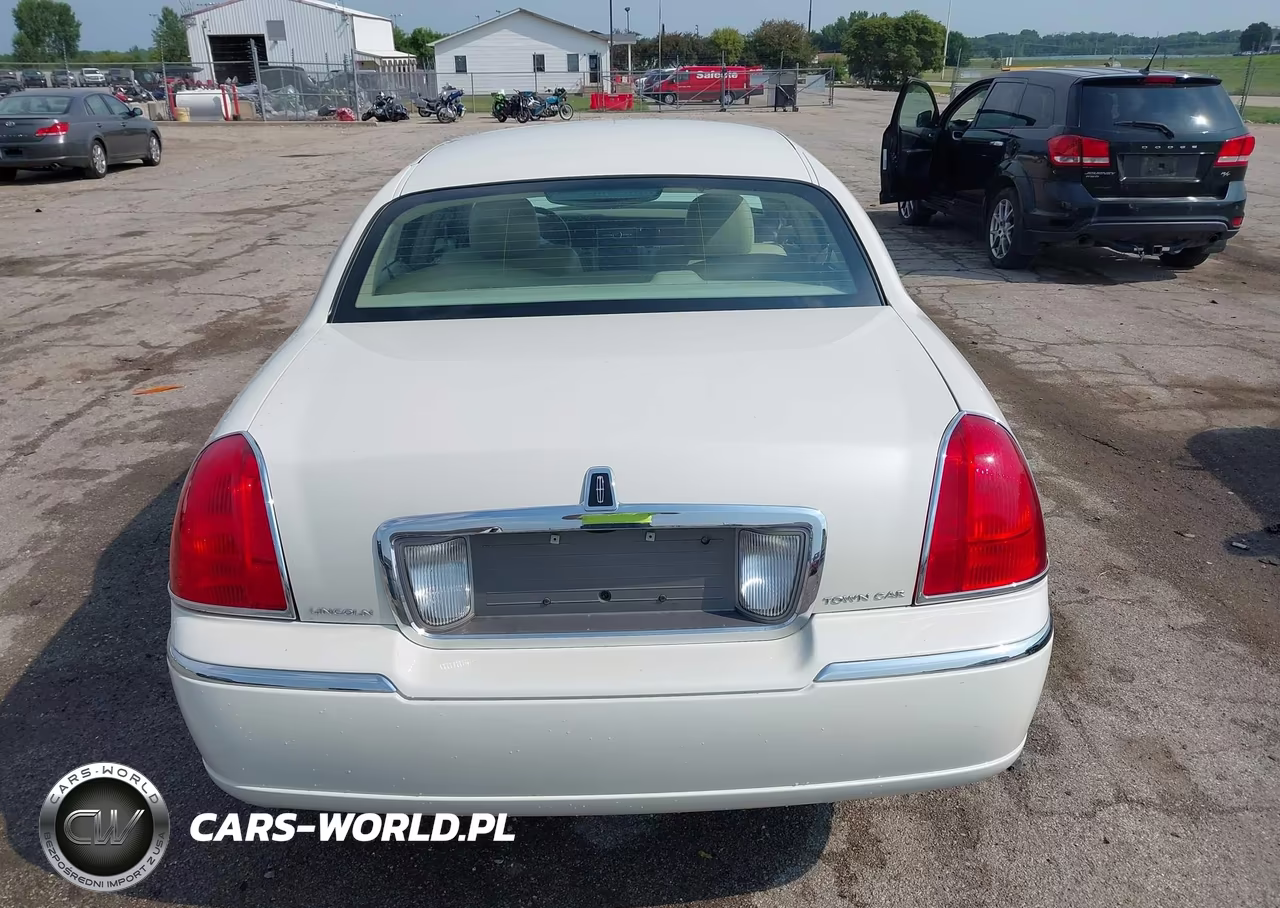 2006 Lincoln Town Car Signature Limited VIN:1LNHM82V76Y631364 - 16