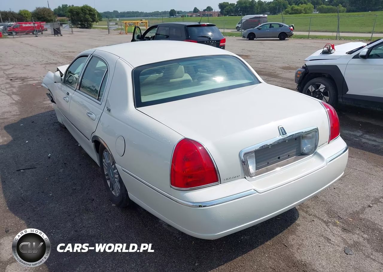 2006 Lincoln Town Car Signature Limited VIN:1LNHM82V76Y631364 - 3