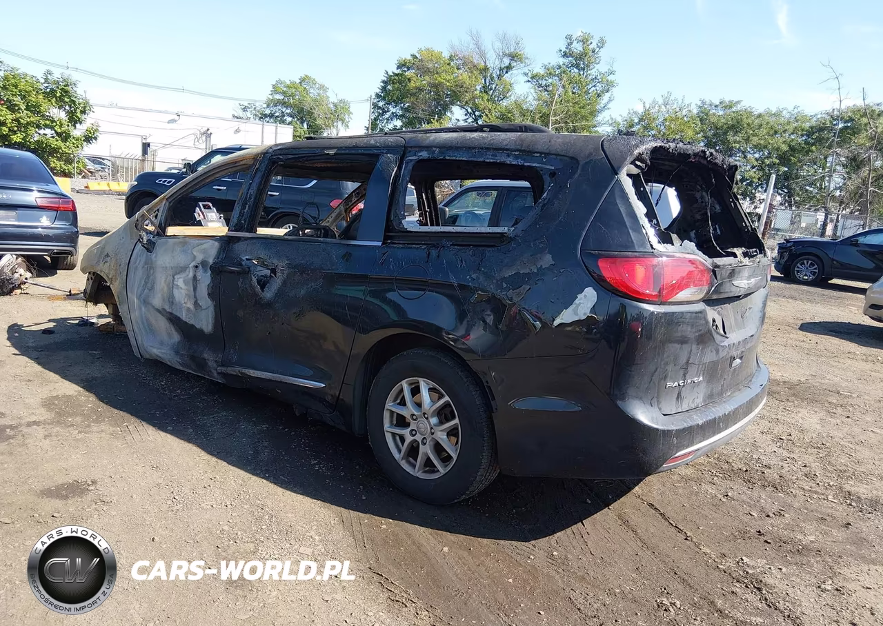 2020 Chrysler Pacifica Touring L VIN:2C4RC1BG0LR110295 - 3