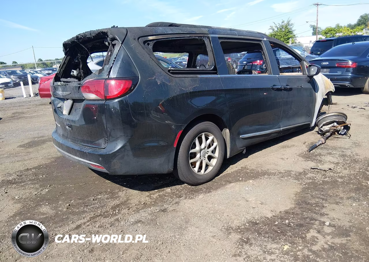2020 Chrysler Pacifica Touring L VIN:2C4RC1BG0LR110295 - 4