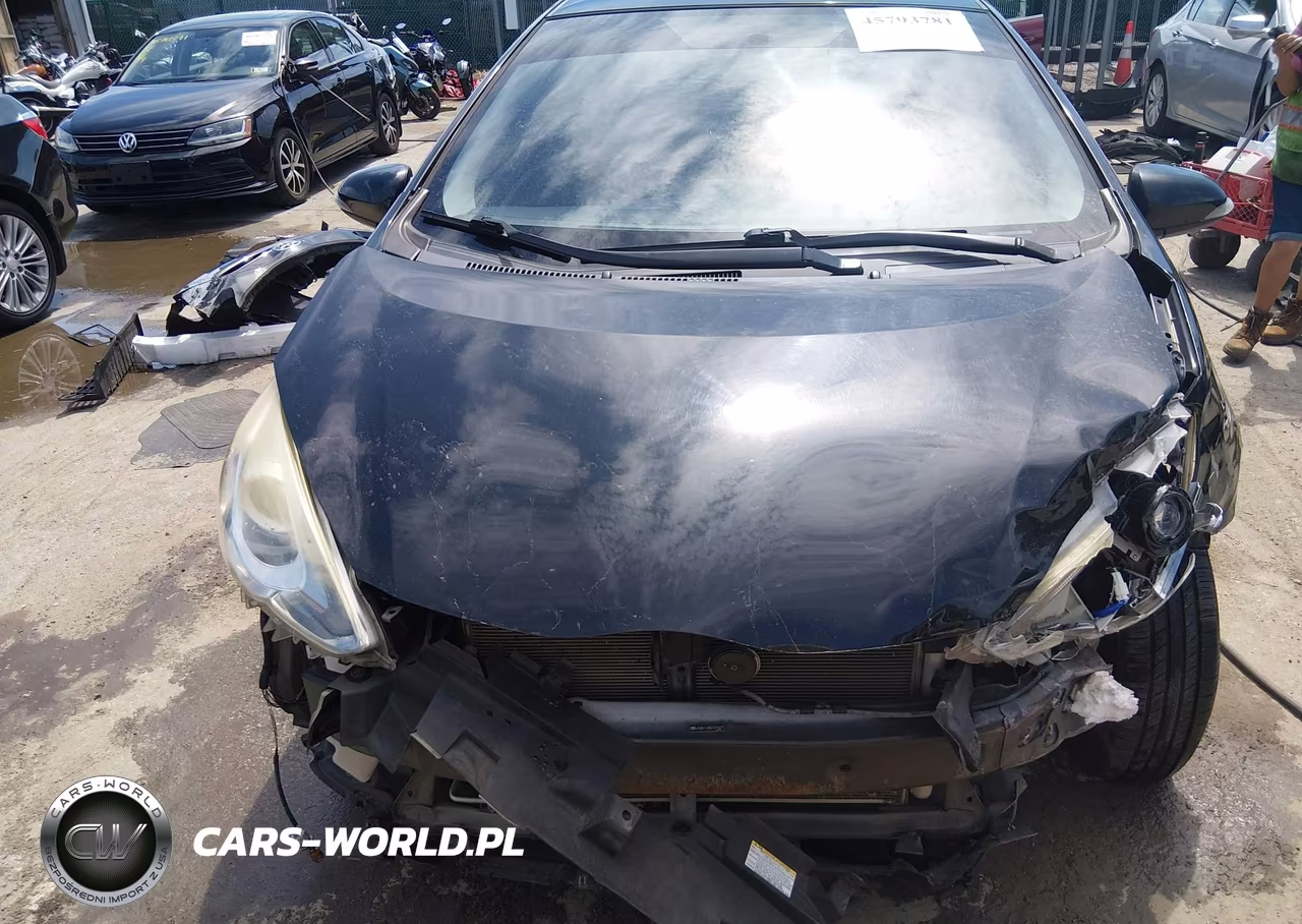 2016 Toyota Prius C Two VIN:JTDKDTB38G1121627 - 13