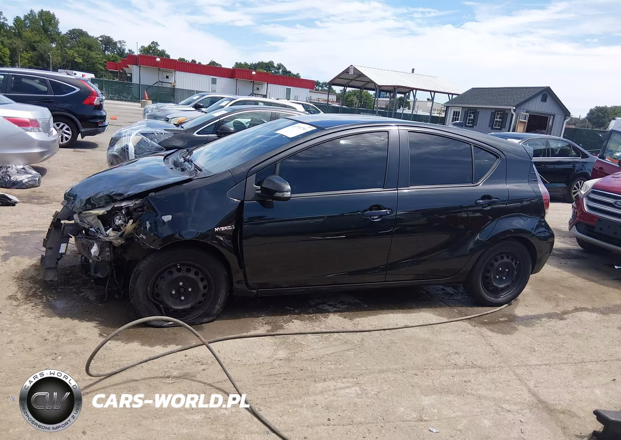 2016 Toyota Prius C Two VIN:JTDKDTB38G1121627 - 15