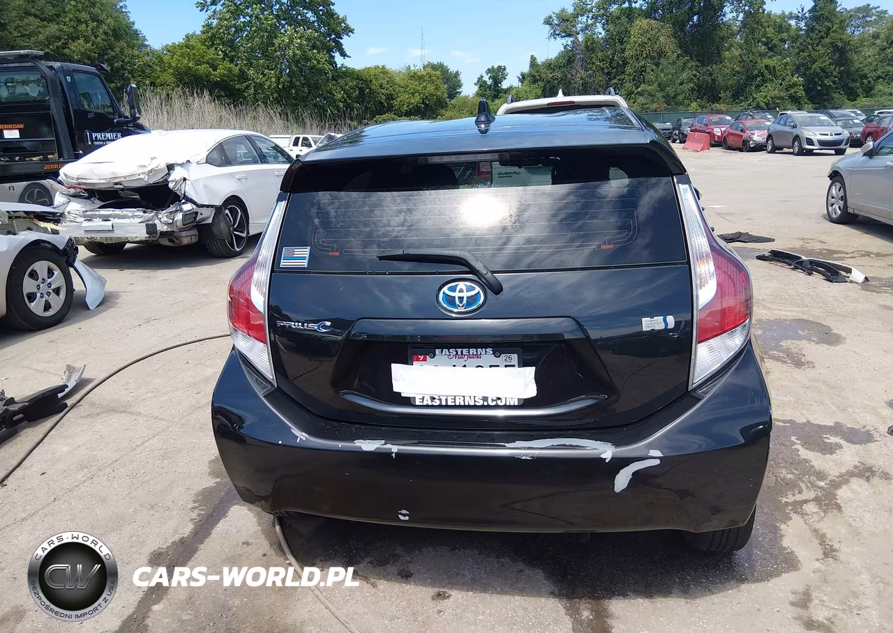 2016 Toyota Prius C Two VIN:JTDKDTB38G1121627 - 17