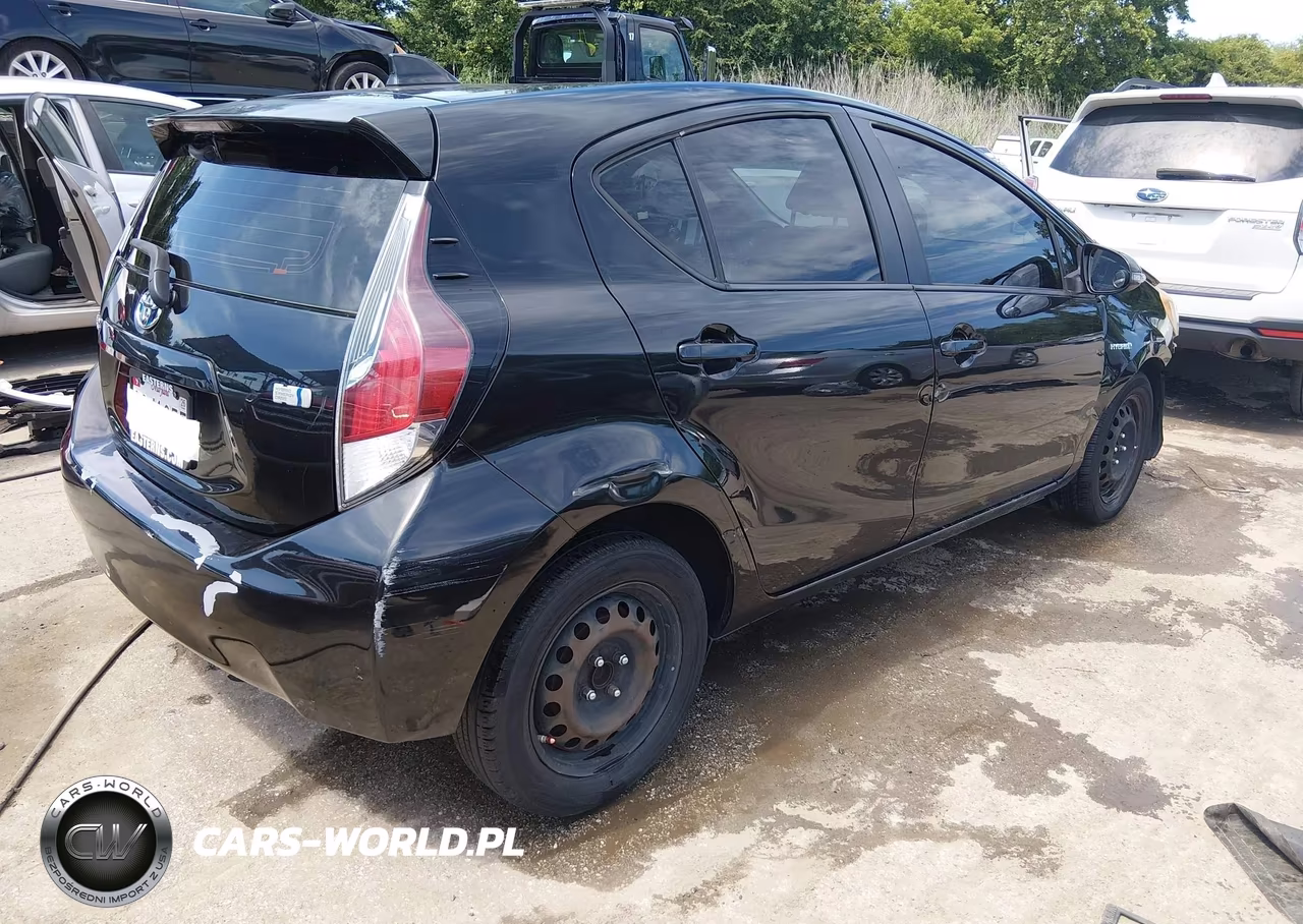 2016 Toyota Prius C Two VIN:JTDKDTB38G1121627 - 4
