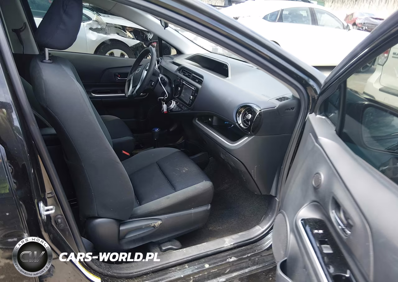 2016 Toyota Prius C Two VIN:JTDKDTB38G1121627 - 5