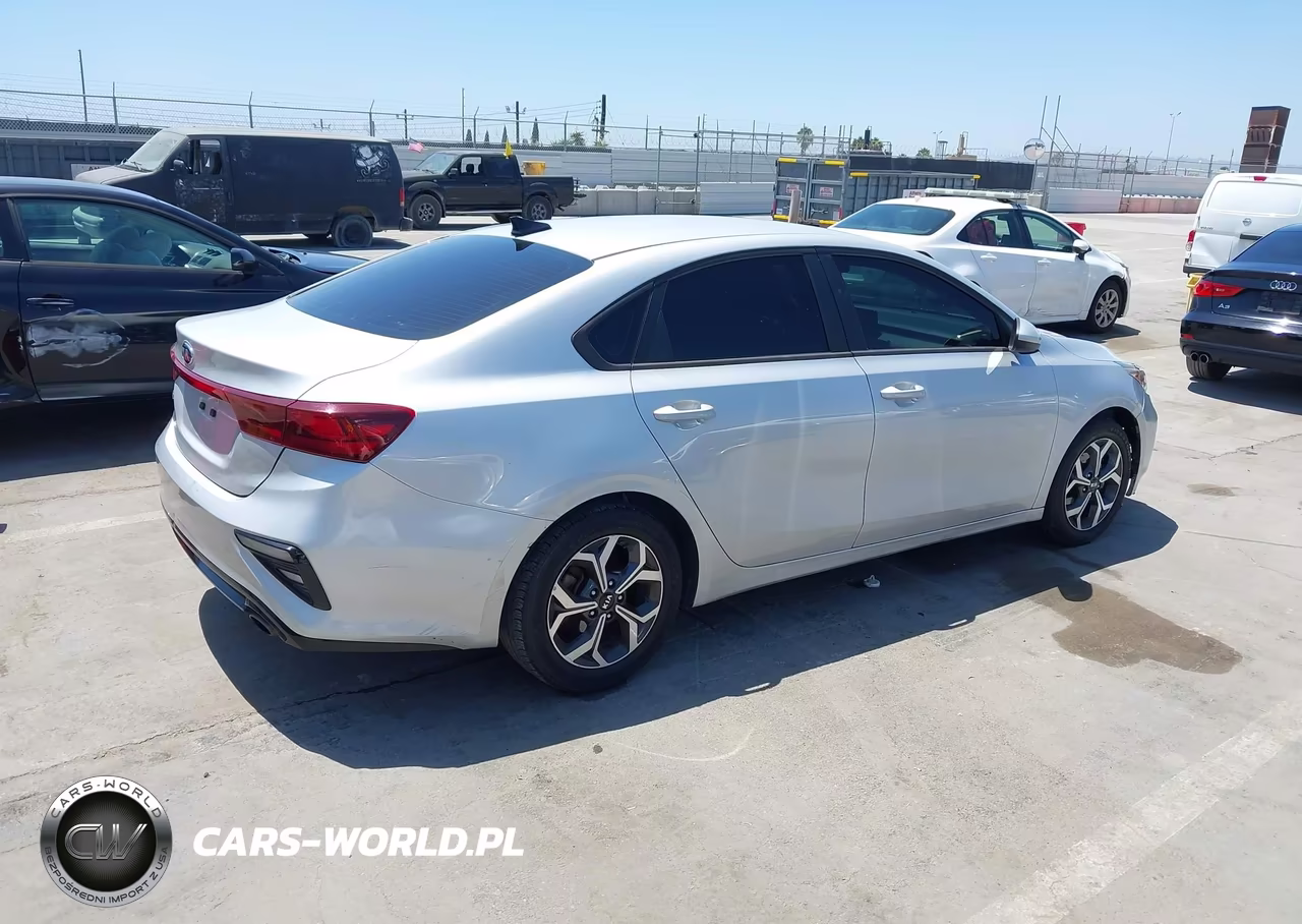2021 Kia Forte Lxs VIN:3KPF24AD9ME323814 - 4
