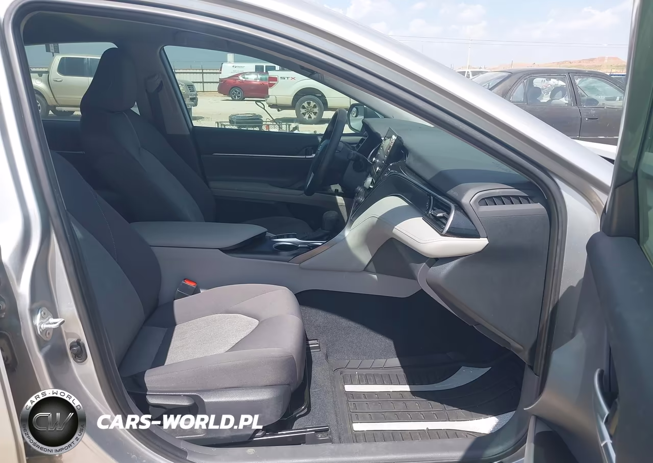 2024 Toyota Camry Hybrid Le VIN:4T1C31AK5RU070394 - 5