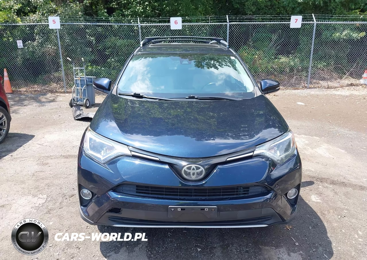 2018 Toyota Rav4 Xle VIN:JTMRFREVXJJ722778 - 12