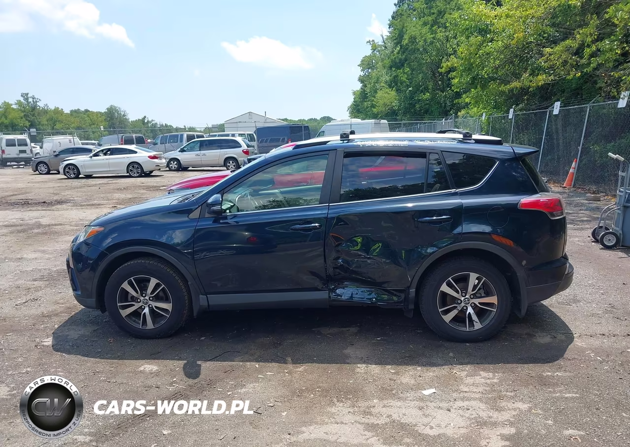 2018 Toyota Rav4 Xle VIN:JTMRFREVXJJ722778 - 14