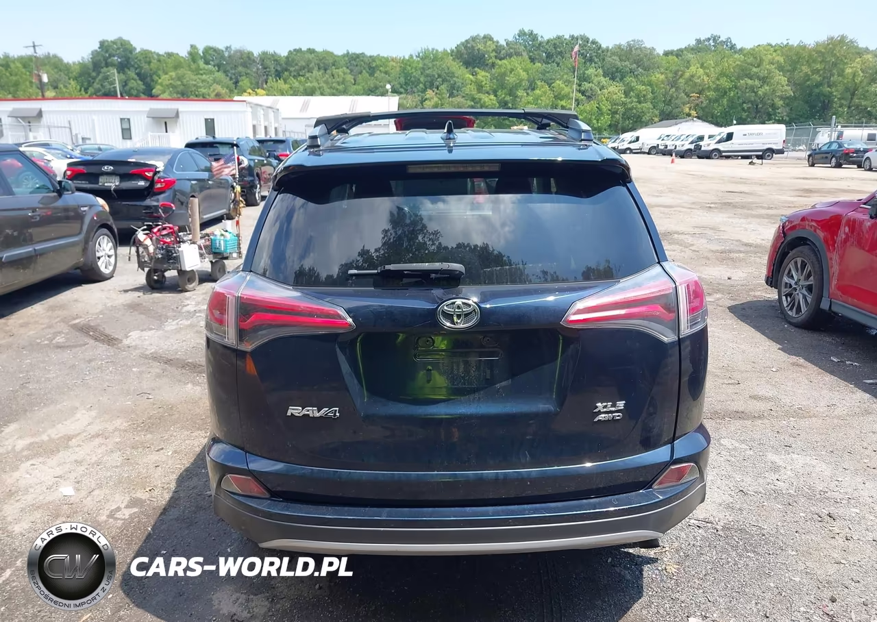 2018 Toyota Rav4 Xle VIN:JTMRFREVXJJ722778 - 16