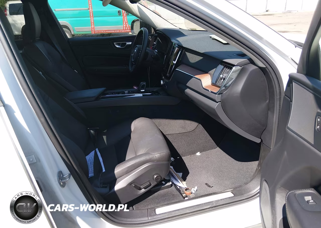2024 Volvo Xc60 B5 Plus Dark Theme VIN:YV4L12RL8R1822584 - 5