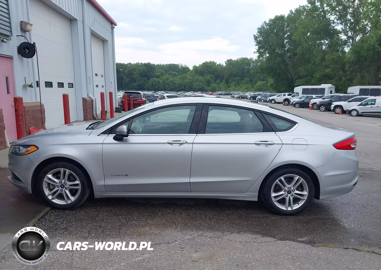 2018 Ford Fusion Hybrid S VIN:3FA6P0UU3JR279132 - 19