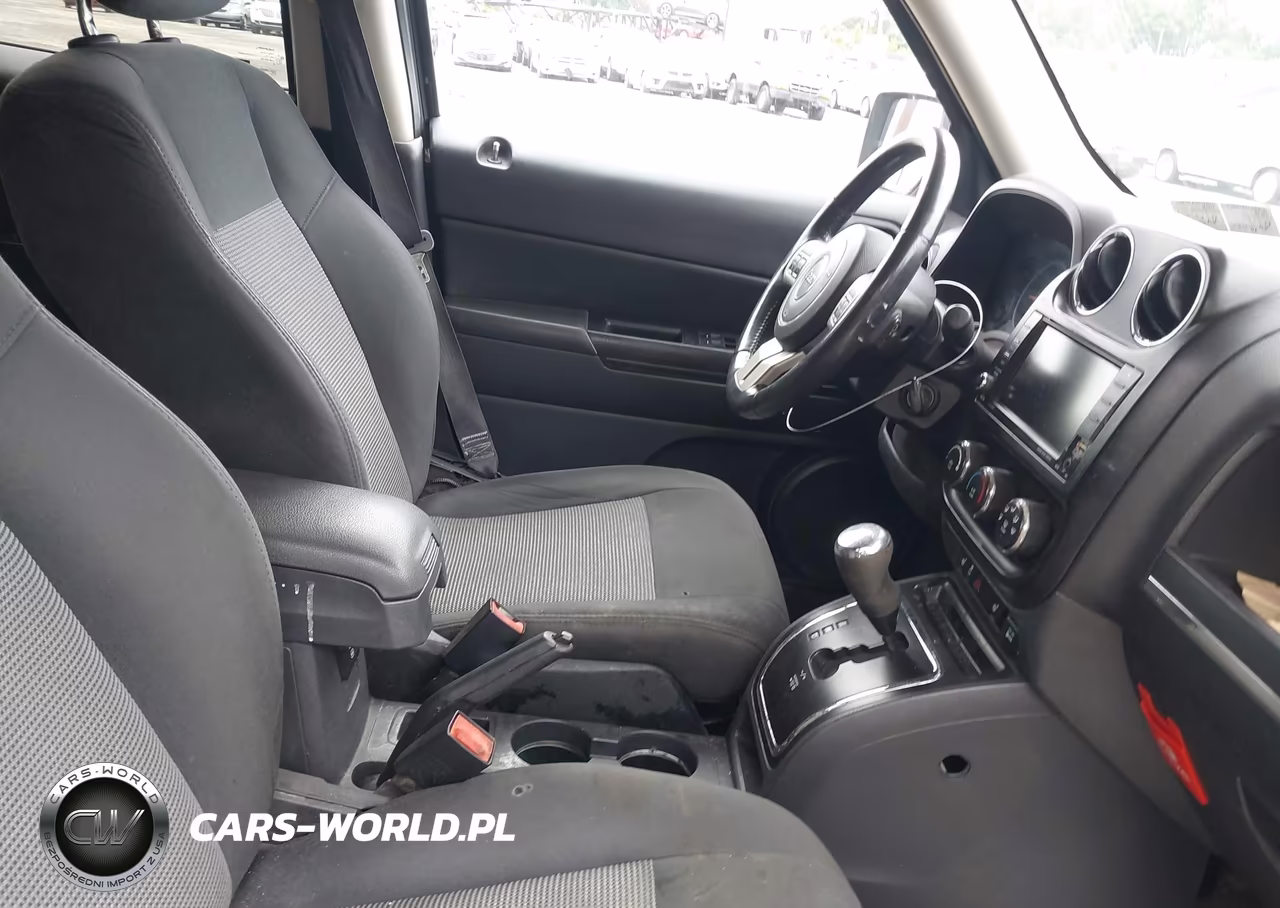 2015 Jeep Patriot Latitude VIN:1C4NJPFA9FD273516 - 5