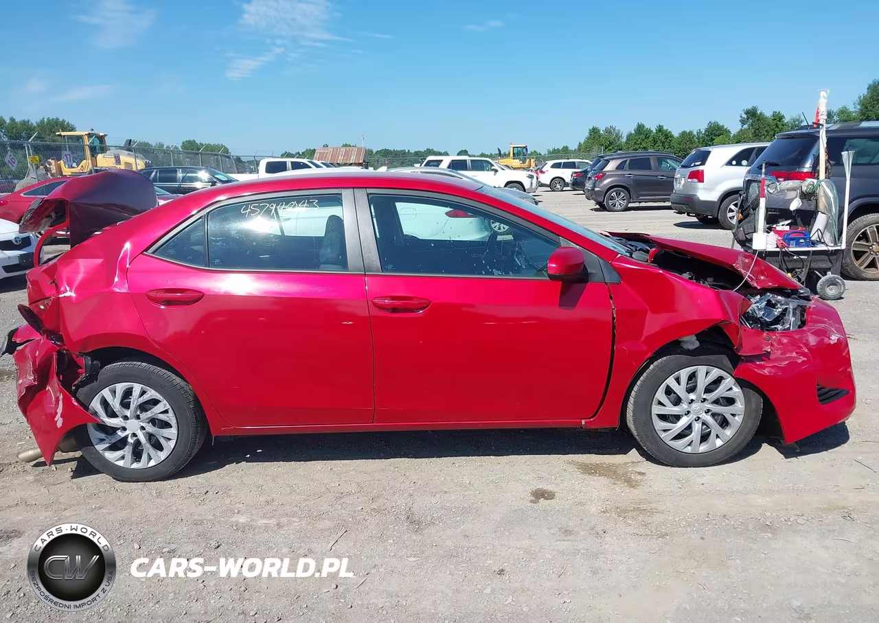 2018 Toyota Corolla Le VIN:5YFBURHE7JP829396 - 14