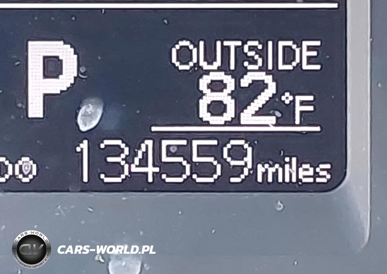 2018 Toyota Corolla Le VIN:5YFBURHE7JP829396 - 16