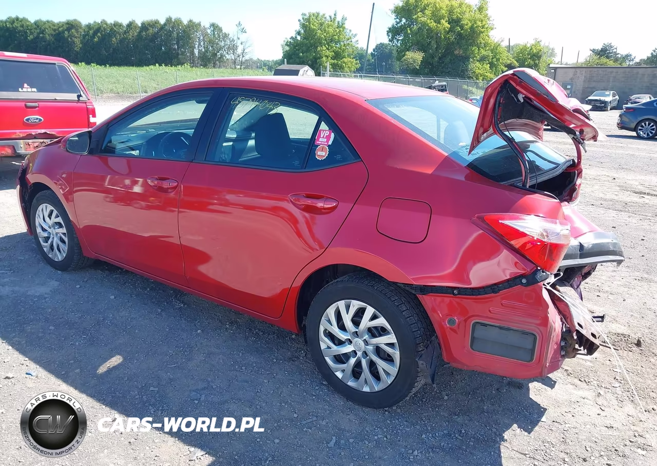 2018 Toyota Corolla Le VIN:5YFBURHE7JP829396 - 3
