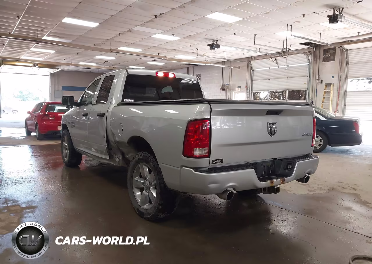 2019 Ram 1500 Classic Express 4X4 6'4 Box VIN:1C6RR7FT8KS517567 - 3