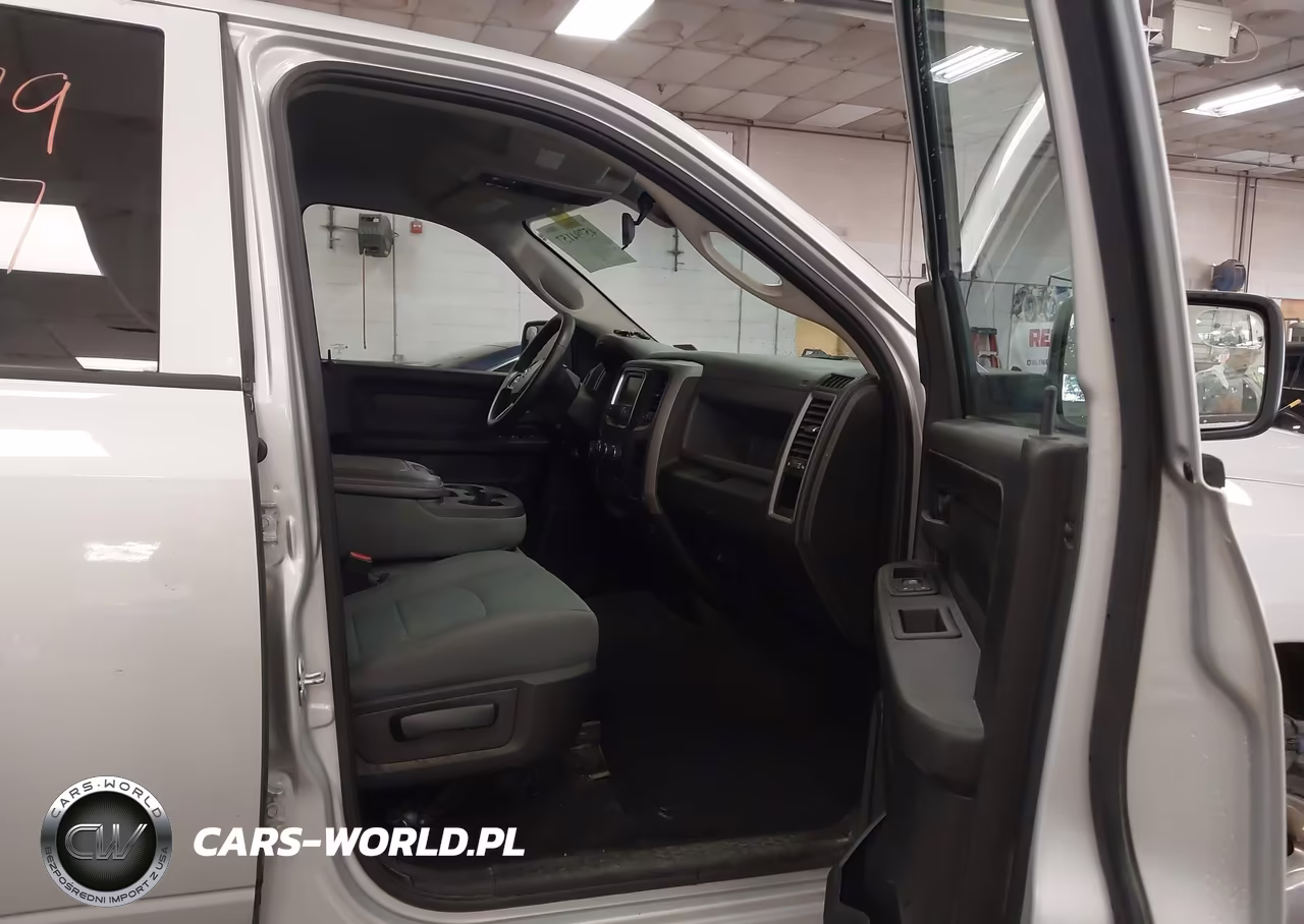 2019 Ram 1500 Classic Express 4X4 6'4 Box VIN:1C6RR7FT8KS517567 - 5