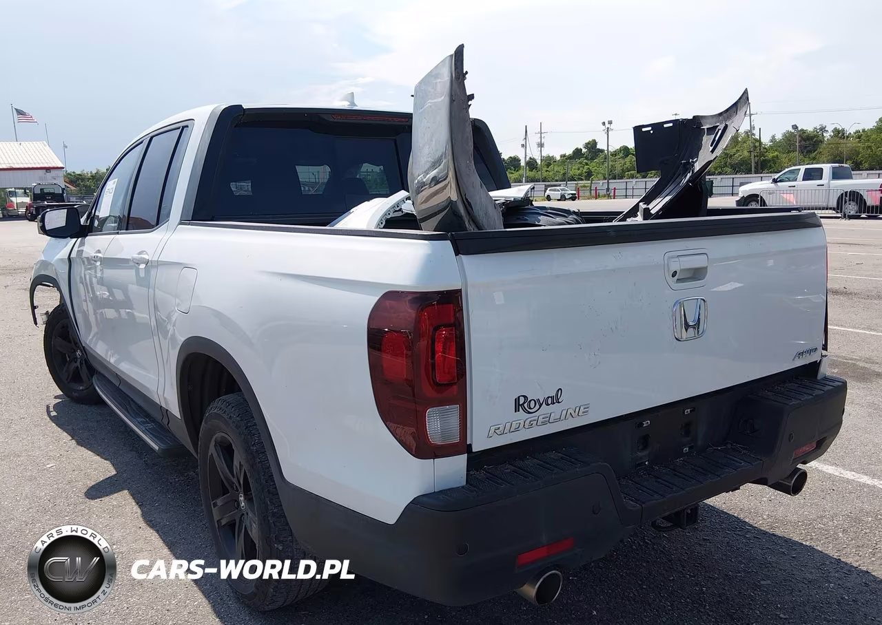 2021 Honda Ridgeline Black Edition VIN:5FPYK3F84MB012114 - 3